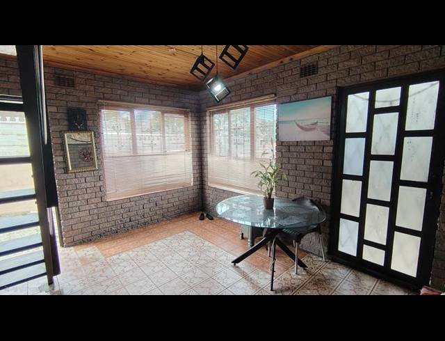 4 BEDROOM HOUSE FOR SALE IN ARENA PARK